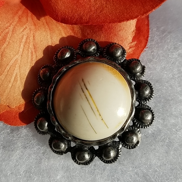 EARRINGS VTG FAUX IVORY - Picture 3 of 6